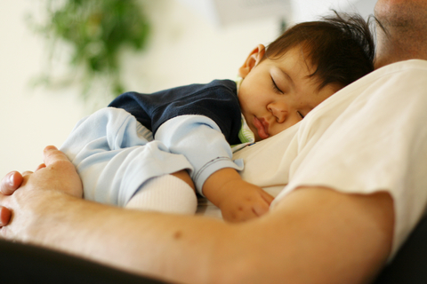 baby cosleeping with dad safe natural sleeping options