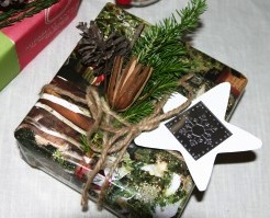Homemade Gift Wrapping Using Natural Materials and Magazines | OnePartSunshine.com