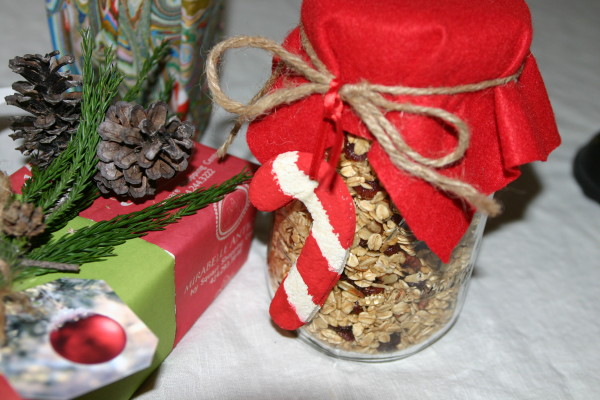 homemade DIY granola holiday gift present natural reuse gift wrap green